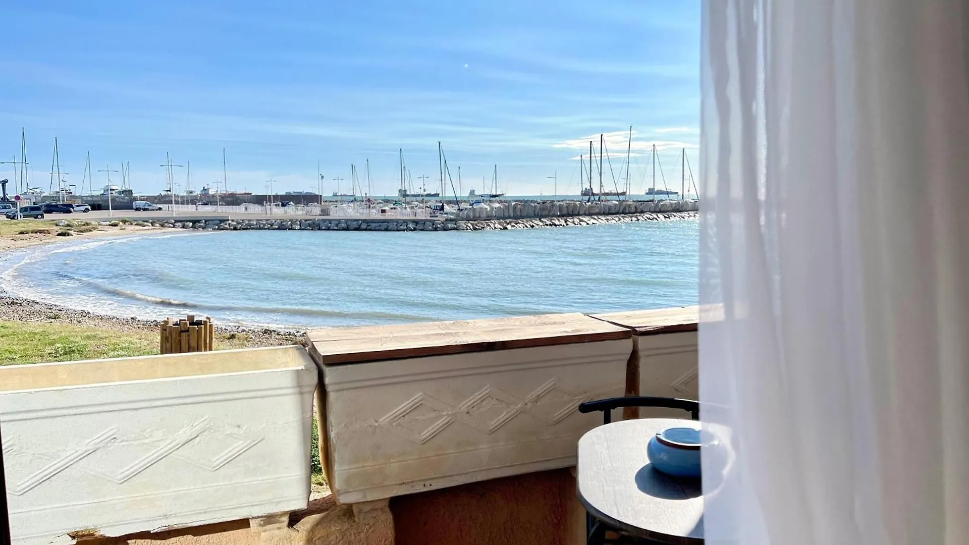 Apartment Voile De Mer 1 - Les Pieds Dans L'Eau, Clim, Wifi, 2 Personnes Fos-sur-Mer France