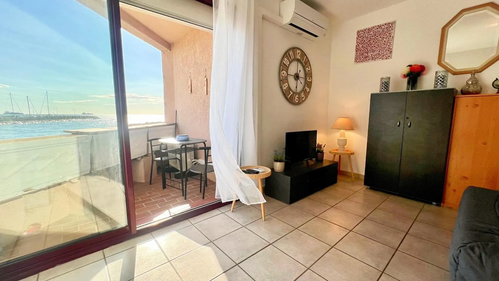 Voile De Mer 1 - Les Pieds Dans L'Eau, Clim, Wifi, 2 Personnes Fos-sur-Mer 0*,  France