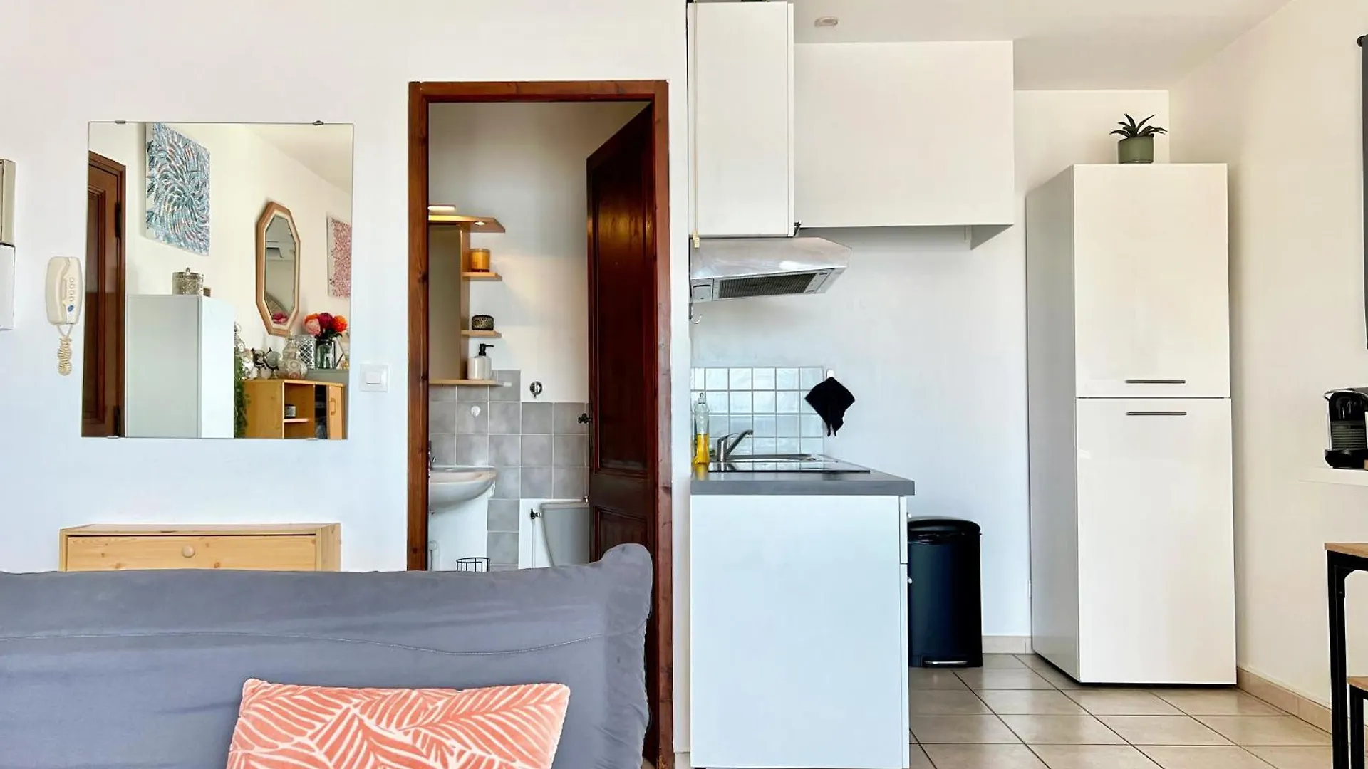 Apartment Voile De Mer 1 - Les Pieds Dans L'Eau, Clim, Wifi, 2 Personnes Fos-sur-Mer